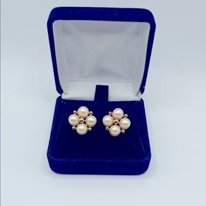 Vintage Sarah Coventry Gold and White Pearl Earrings Clip On​​